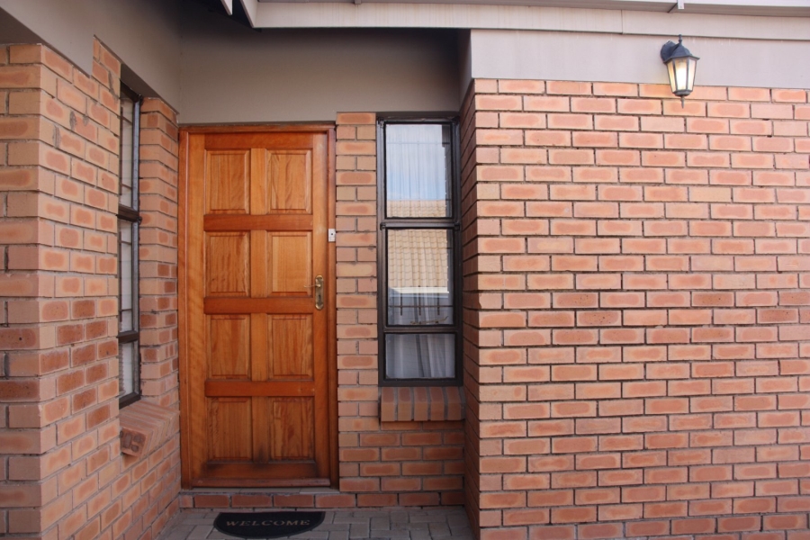 2 Bedroom Property for Sale in Langenhovenpark Free State